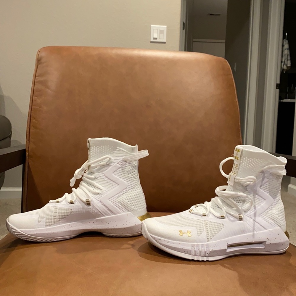 Under Armour Women’s Highlight Ace 2.0 Volleyball Shoes